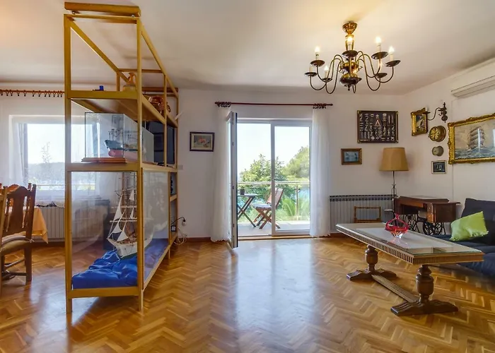 Magnolia Мали-Лошинь